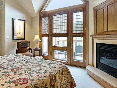 Luxury Ski Townhome Just a Short Walk to Ski Lifts.